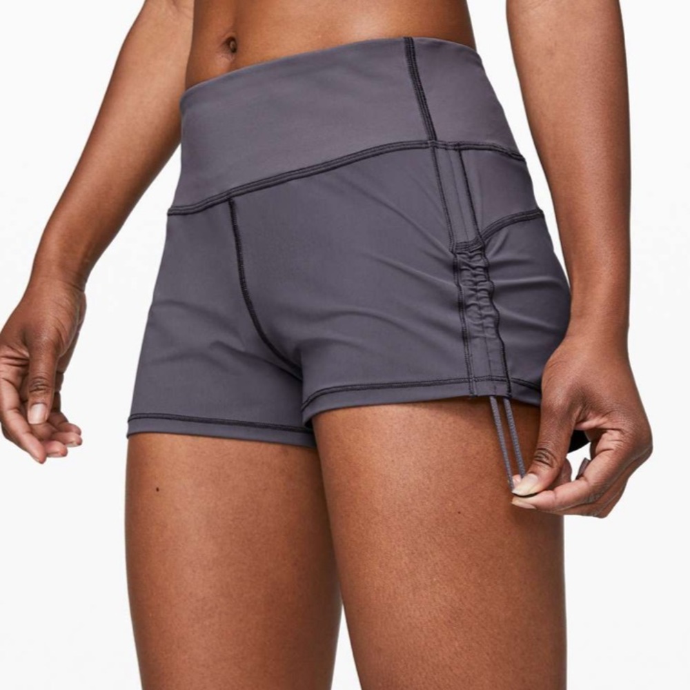 SUPER RARE VINTAGE Lululemon Cinch and Stretch Short 2.5" IN Moonwalk size 4